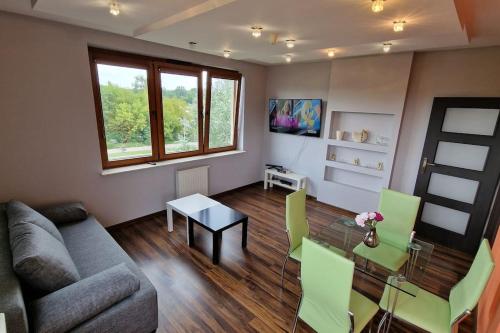 Rodzinny apartament dla sześciu osób z parkingiem prywatnym, Krakov