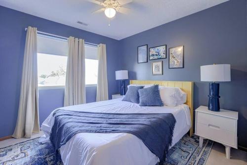 Cozy Winter Retreat with Modern Minimalist Charm Cozy Winter Retreat with Modern Minimalist Charm