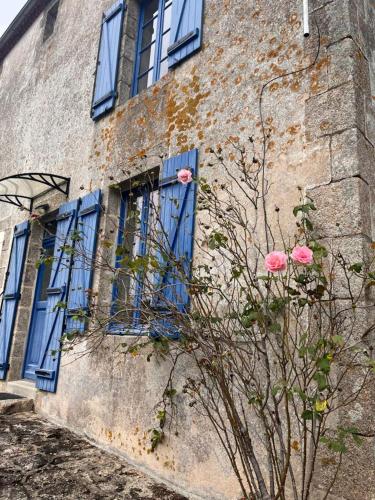 A szálláshely kívülről, Gîte les Pieds dans l'eau 10 min du Puy du Fo (Gite les Pieds dans l'eau 10 min du Puy du Fo) in Treize-Vents