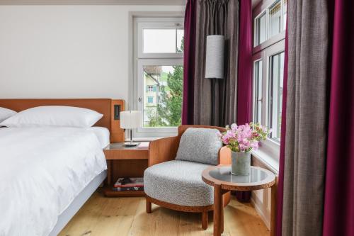 room detail thumbnail 1