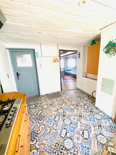 virtuve, Ganze Wohnung - Erdgeschoss - sehr ruhig - Hundefreundlich - Regendusche - Bodenheizung - Kuche - ea in Nehren (Tubingen)