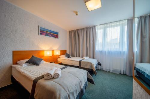 2 twin beds