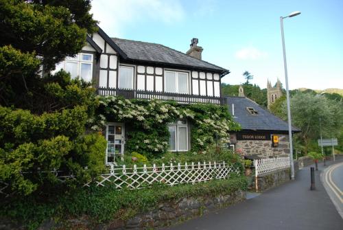 Tudor Lodge - image 3