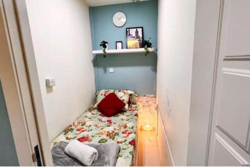 Small Private Partition Room in Al Barsha 1 Near Metro, Dubai