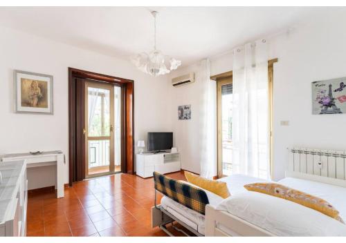 Tina's House - Bright and near Metro C, Rome (photo 5)