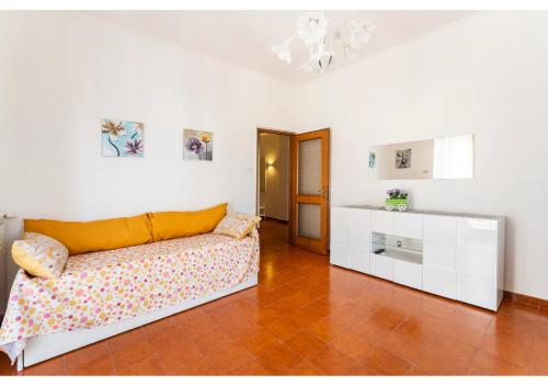 Tina's House - Bright and near Metro C, Rome (photo 3)