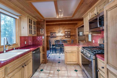 Dog Friendly, across from tubing/SHARC, Nectar bed, Sunriver (foto 4)