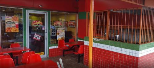 The Layover - 6 mins from the airport, Fully equipped for short and long stays in Piarco