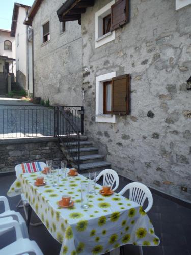 Terrazzo/balcone, Gravedona Village House in Peglio
