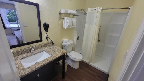 Clearwater Beach Hotel - image 10