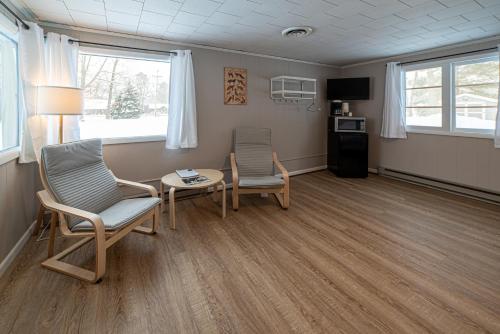 Star Gate Motel - image 8