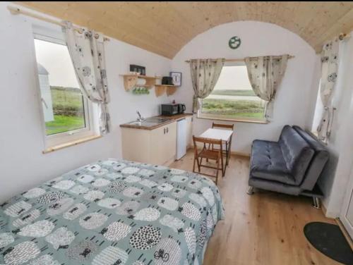 . The Snuggly Sheep Farm Stay Shepherd Hut