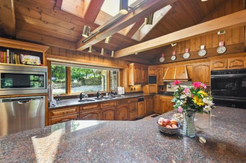 Galena Getaway with Hot Tub, Home Theater and More! in Galena, USA
