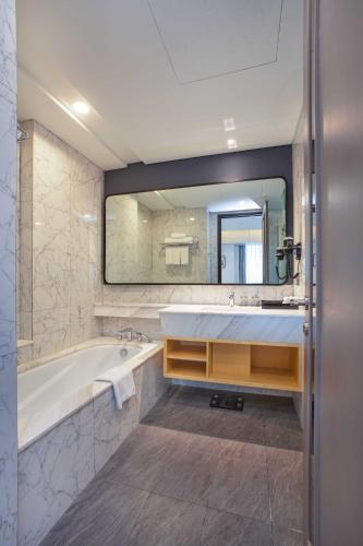 room detail thumbnail 2