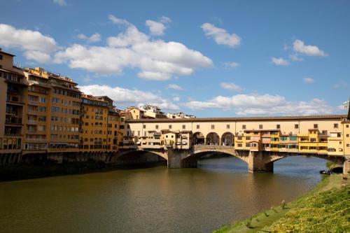 Nearby attraction, Bob W Ponte Vecchio in Florence