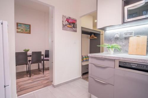 Súkromný staromestský apartmán v úžasnej lokalite/Cozy old-town apartment in a great neighborhood, Bratislava (foto 10)