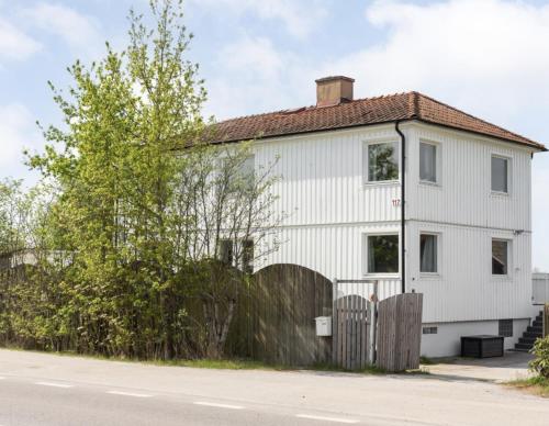 Comfortable guest rooms with fully equipped kitchen and cosy living room. - Accommodation - Ödsmål