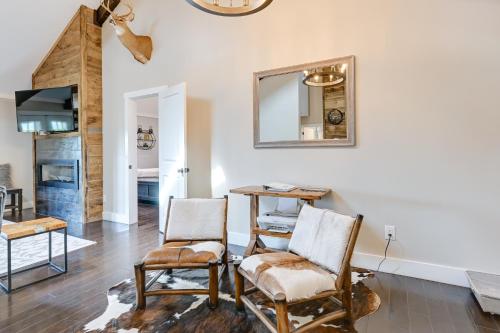 Beautiful Franklin Home with Bunkhouse and Hot Tub! in Franklin, USA