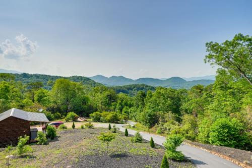 Beautiful Franklin Home with Mountain Views! - image 3