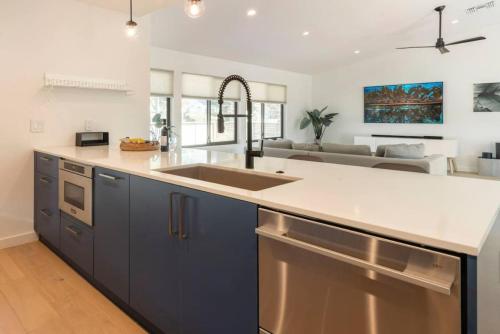 Stunning Modern Home in Hip Enclave near DT in Orlando, USA