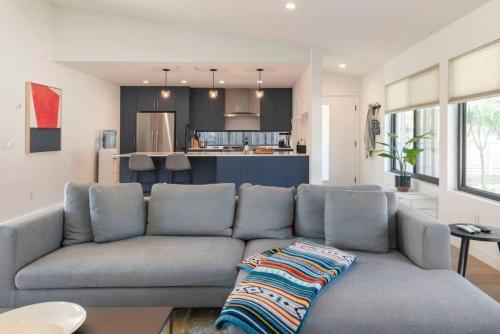 Stunning Modern Home in Hip Enclave near DT in Orlando, USA