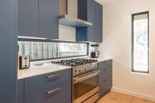 Stunning Modern Home in Hip Enclave near DT in Orlando, USA