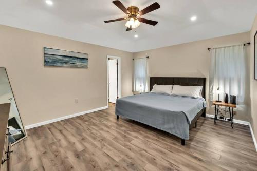 New Cozy Retreat Located 15 minutes to Waco in Hewitt, USA