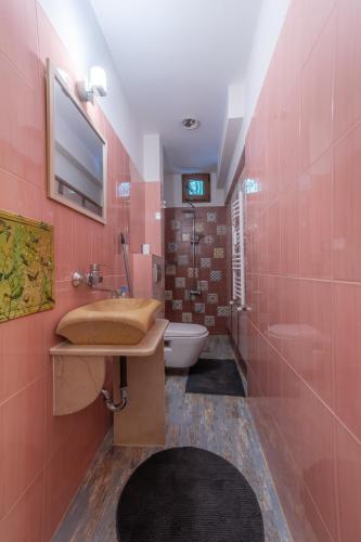 Top Center Relax, NDK & Vitoshka str, FREE Secured parking, Sofia (foto 8)