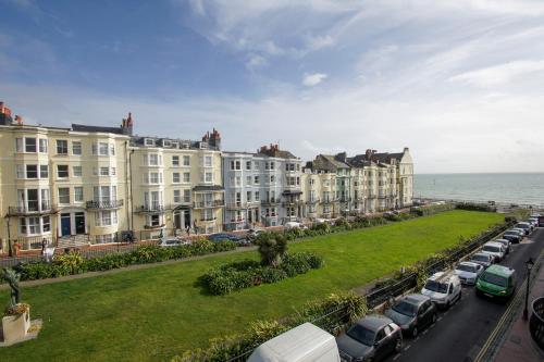 New Steine Apartment - Sea View - by Brighton Holiday Lets