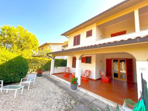 2 bedrooms, 5 beds
