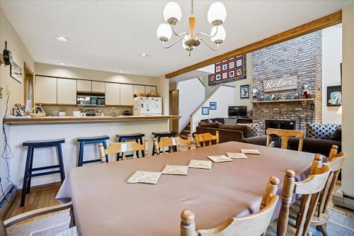 Spacious townhouse located in Killington,close to shops & night clubs Colony in Killington, USA