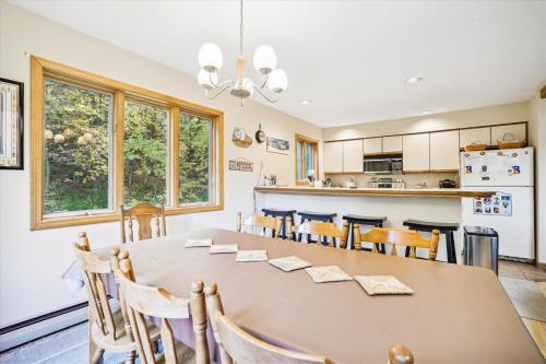 Spacious townhouse located in Killington,close to shops & night clubs Colony in Killington, USA
