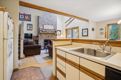 Spacious townhouse located in Killington,close to shops & night clubs Colony in Killington, USA