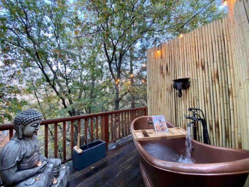 Zen Lodge Big Bear-the only outdoor bathtub in BB