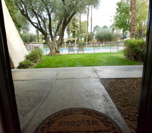 Poolside Palm Springs Getaway in Palm Springs, USA