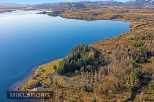 Lakeside cabin in Thingvellir