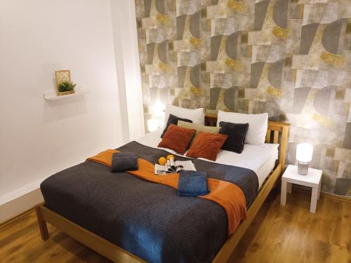 City center Two room Apartment with fireplace- quiet location- up to FIVE Guests - SELF CHECK-IN- FREE parking, Riga