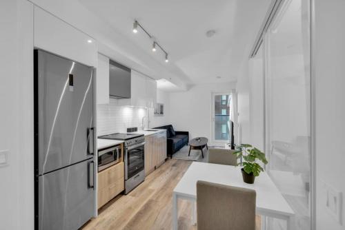 Metro Zen on Jarvis - Cozy 2BR - 5 min to City Center