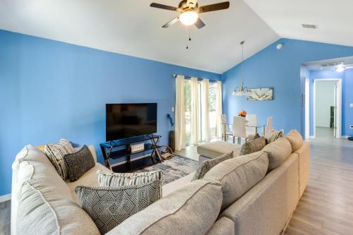 Inviting Ocklawaha Home with Porch Ideal Location! in Ocklawaha