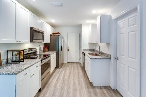 Inviting Ocklawaha Home with Porch Ideal Location! in Ocklawaha