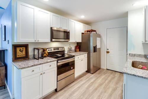 Inviting Ocklawaha Home with Porch Ideal Location! in Ocklawaha