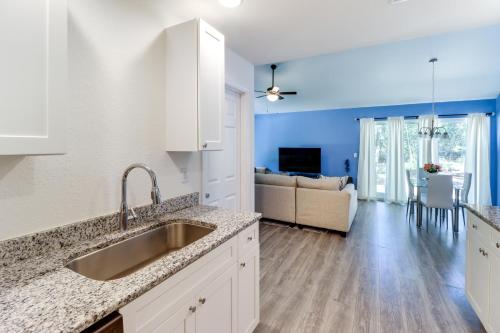 Inviting Ocklawaha Home with Porch Ideal Location! in Ocklawaha