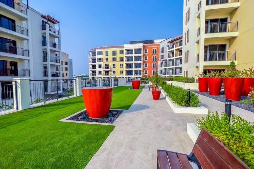 Azure Escape !Joyful 1 Bed Apartment close to the Sea! - image 10