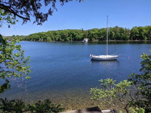 Stunning lakefront 4 season cottage in PEC