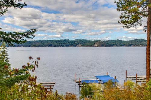 Rustic Gotham Bay Cabin on Lake Coeur dAlene