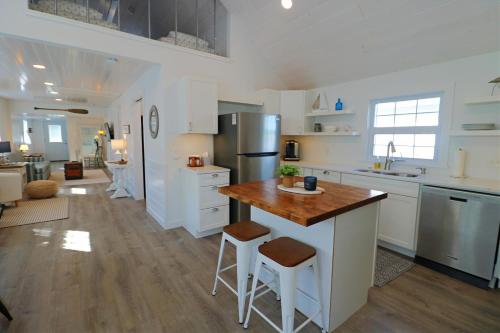 Sandpiper Cottage home in Ashville, USA