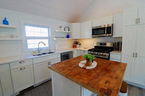Sandpiper Cottage home in Ashville, USA