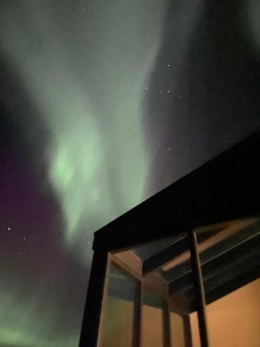 Night & Day lodge - glass roof with hot tub, Reykholt (foto 8)