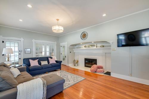 . Rural Biggsville Vacation Rental with Porch