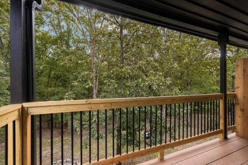 The Lofts on Indian Point - Near Silver Dollar City - 발코니/테라스